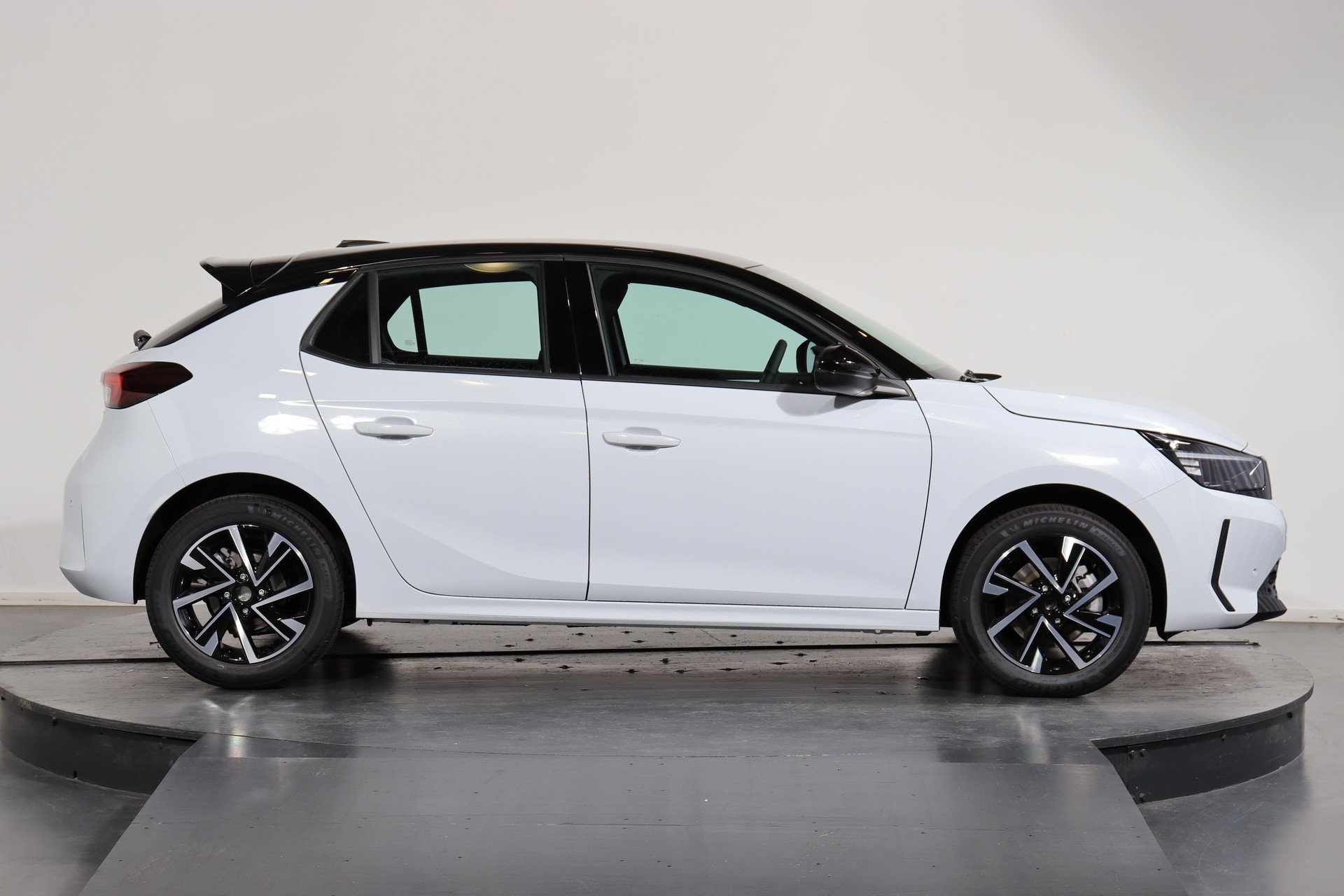 OPEL Corsa 1.2 T Hybrid Viva-showroom-element-1