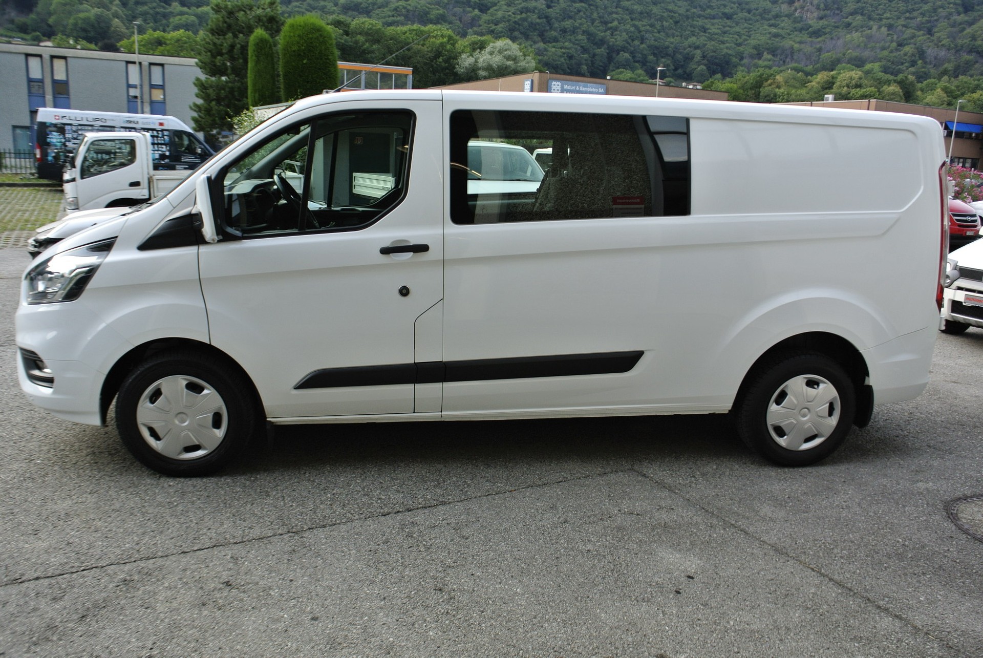 FORD Transit Custom Van 320 L2H1 DK Trend-image-11