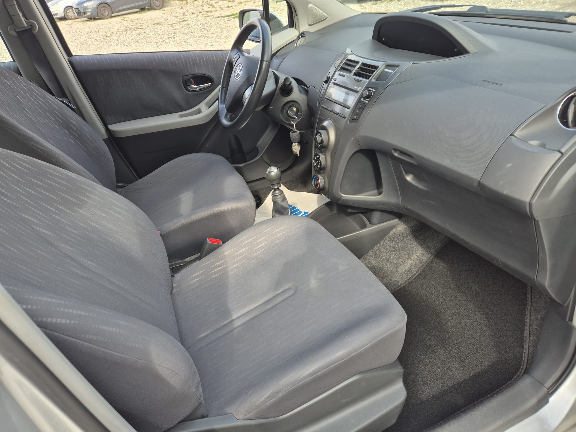 TOYOTA Yaris 1.33 Linea Luna-image-10