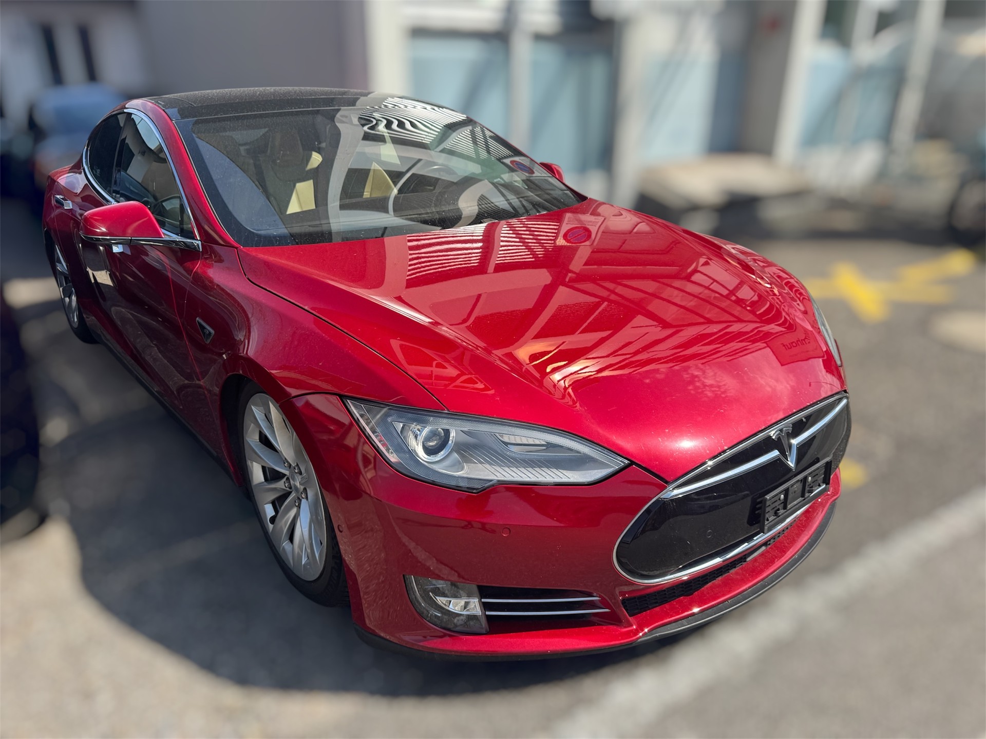 TESLA Model S 85 D