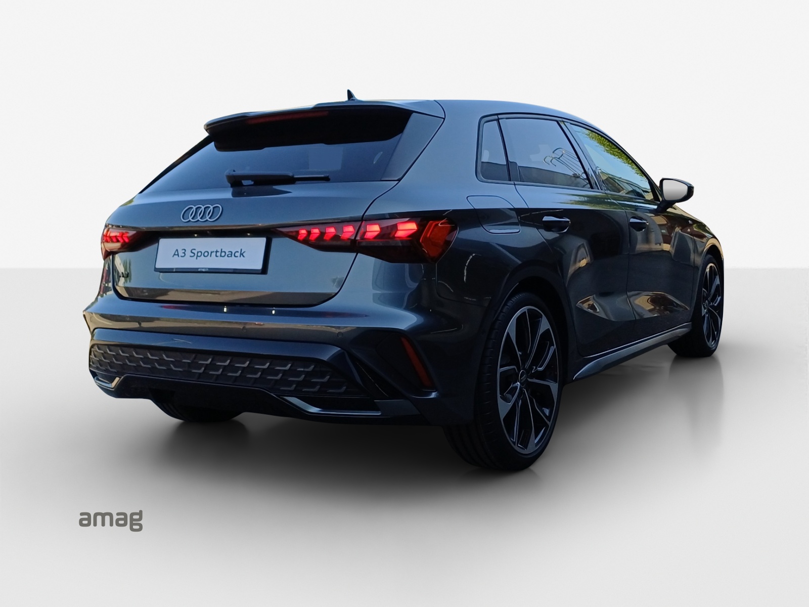 AUDI A3 Sportback TFSI 110 kW S line Attraction S tronic-image-4
