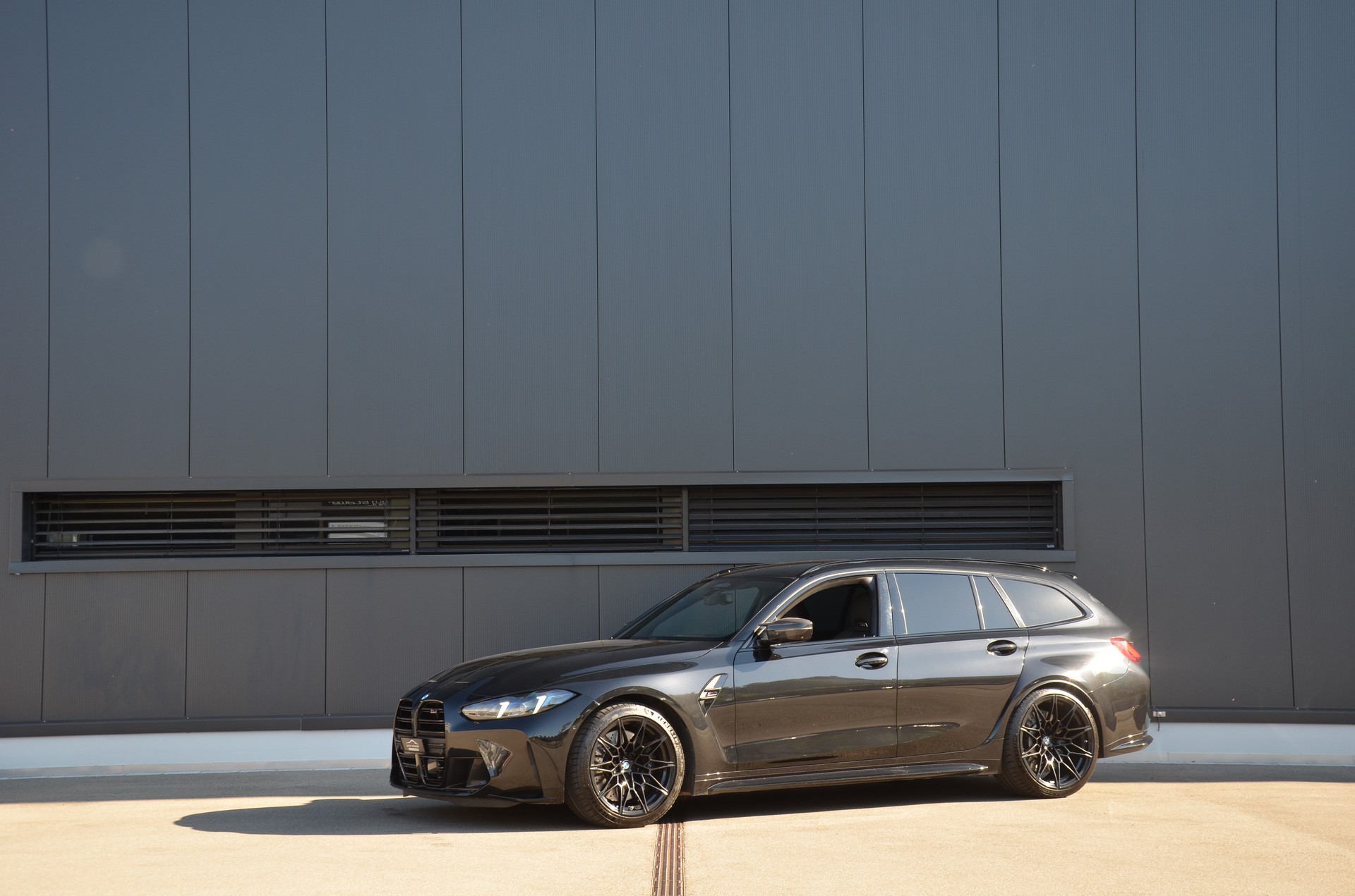 BMW M3 Touring xDrive Competition M-showroom-element-1