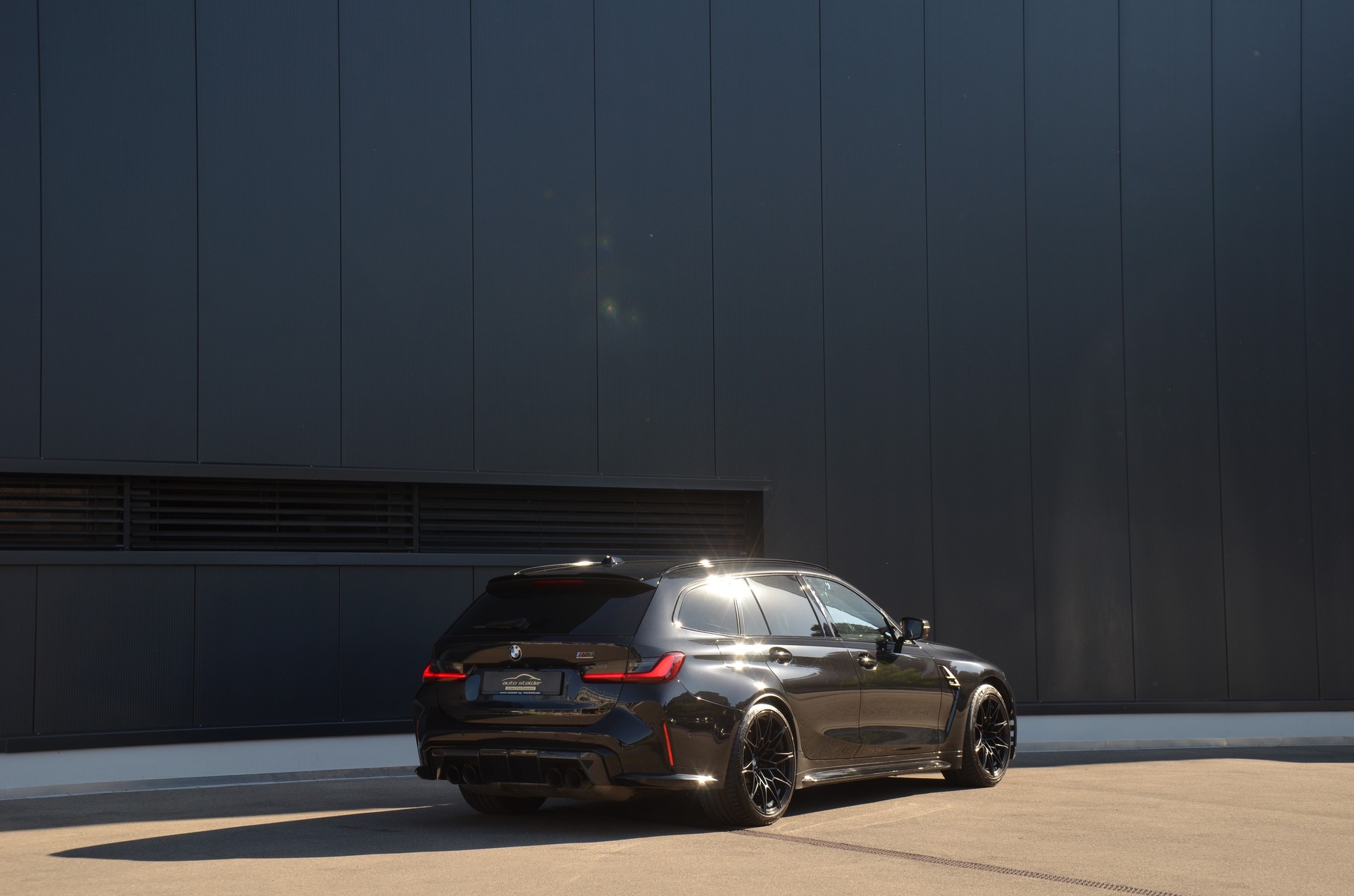 BMW M3 Touring xDrive Competition M-showroom-element-2