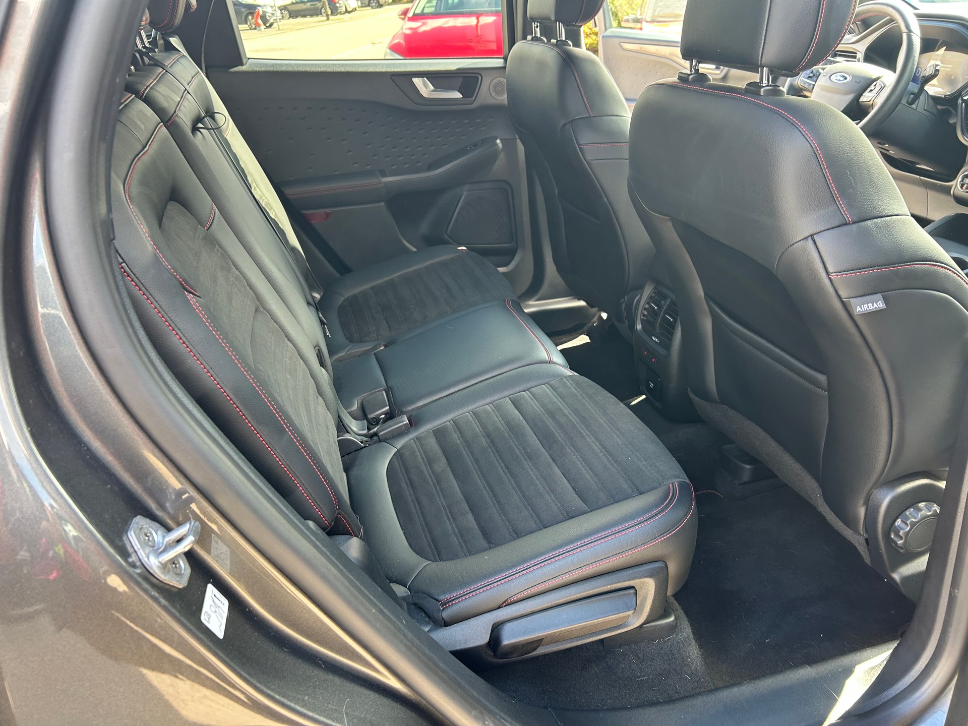 FORD Kuga 2.0 TDCi EcoBlue ST-Line X 4WD-image-6