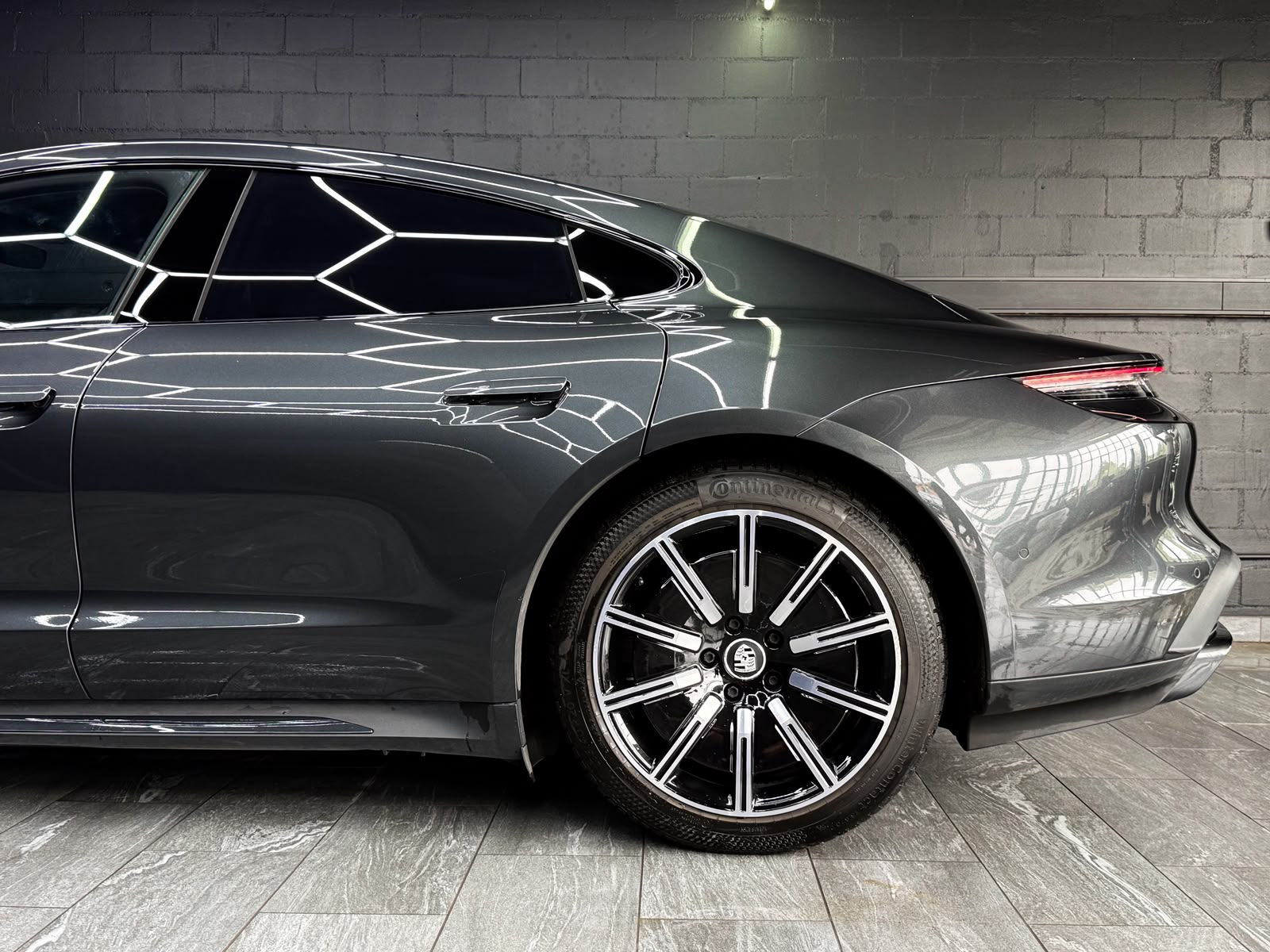 PORSCHE Taycan Turbo-image-5