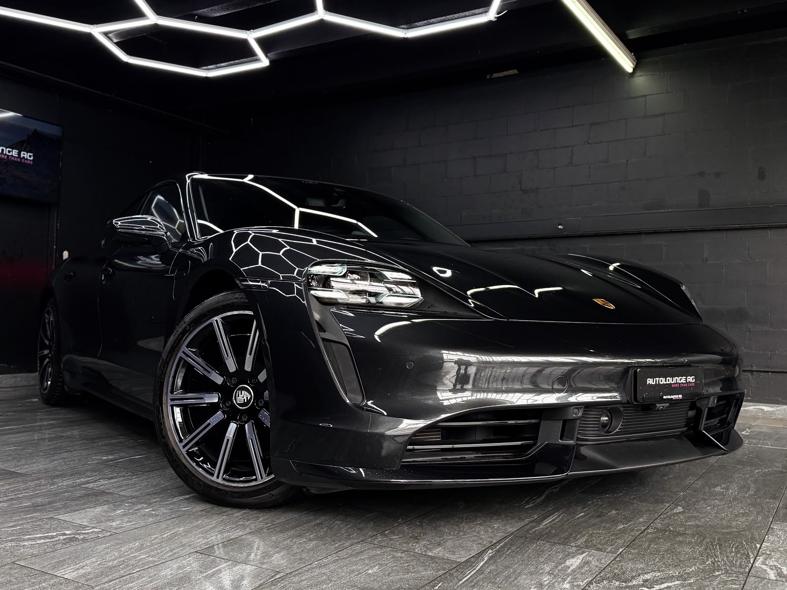 PORSCHE Taycan Turbo