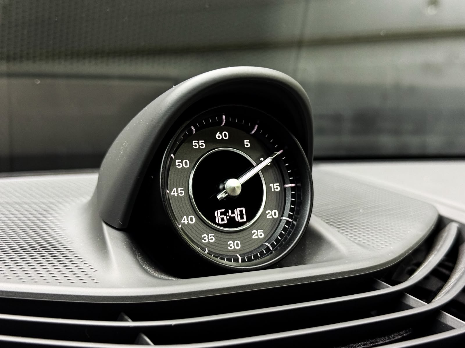 PORSCHE Taycan Turbo-image-21