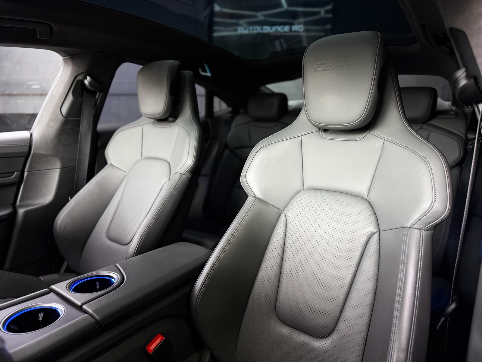 PORSCHE Taycan Turbo-image-20