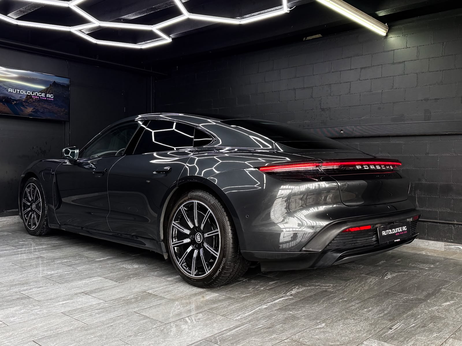 PORSCHE Taycan Turbo-image-7