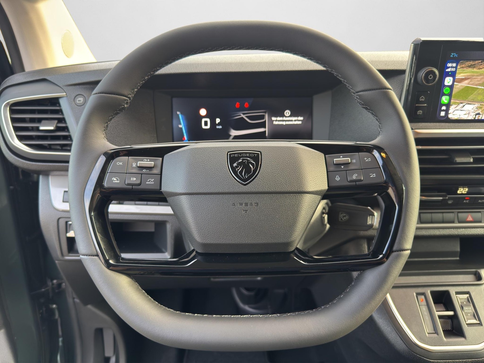 PEUGEOT Traveller Standard 2.2 BlueHDi 180 Family Edition S/S-image-4