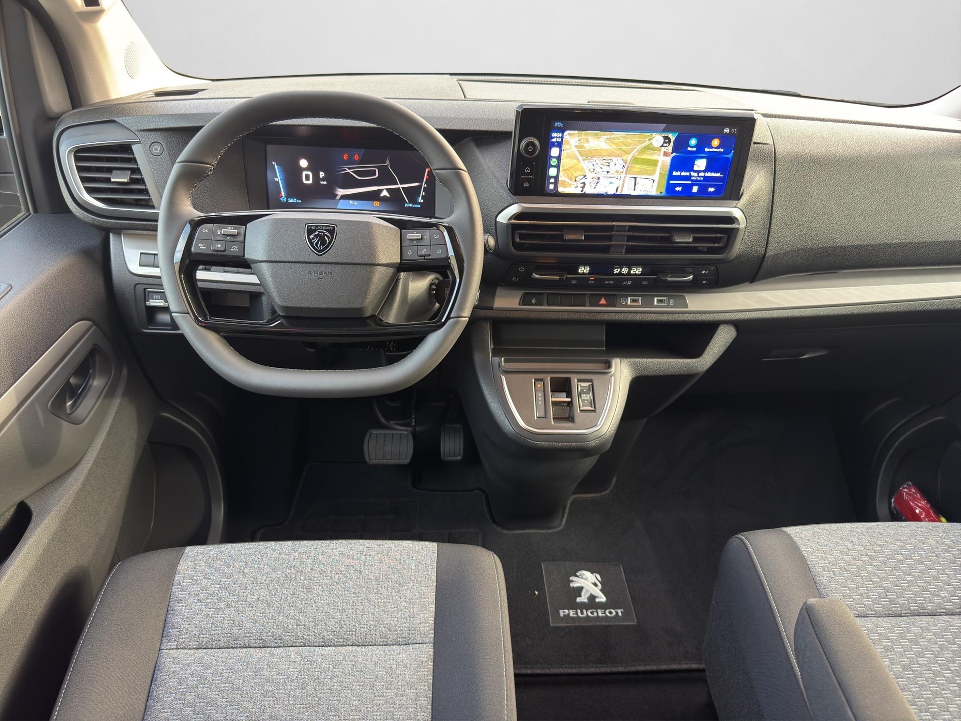 PEUGEOT Traveller Standard 2.2 BlueHDi 180 Family Edition S/S-showroom-element-3