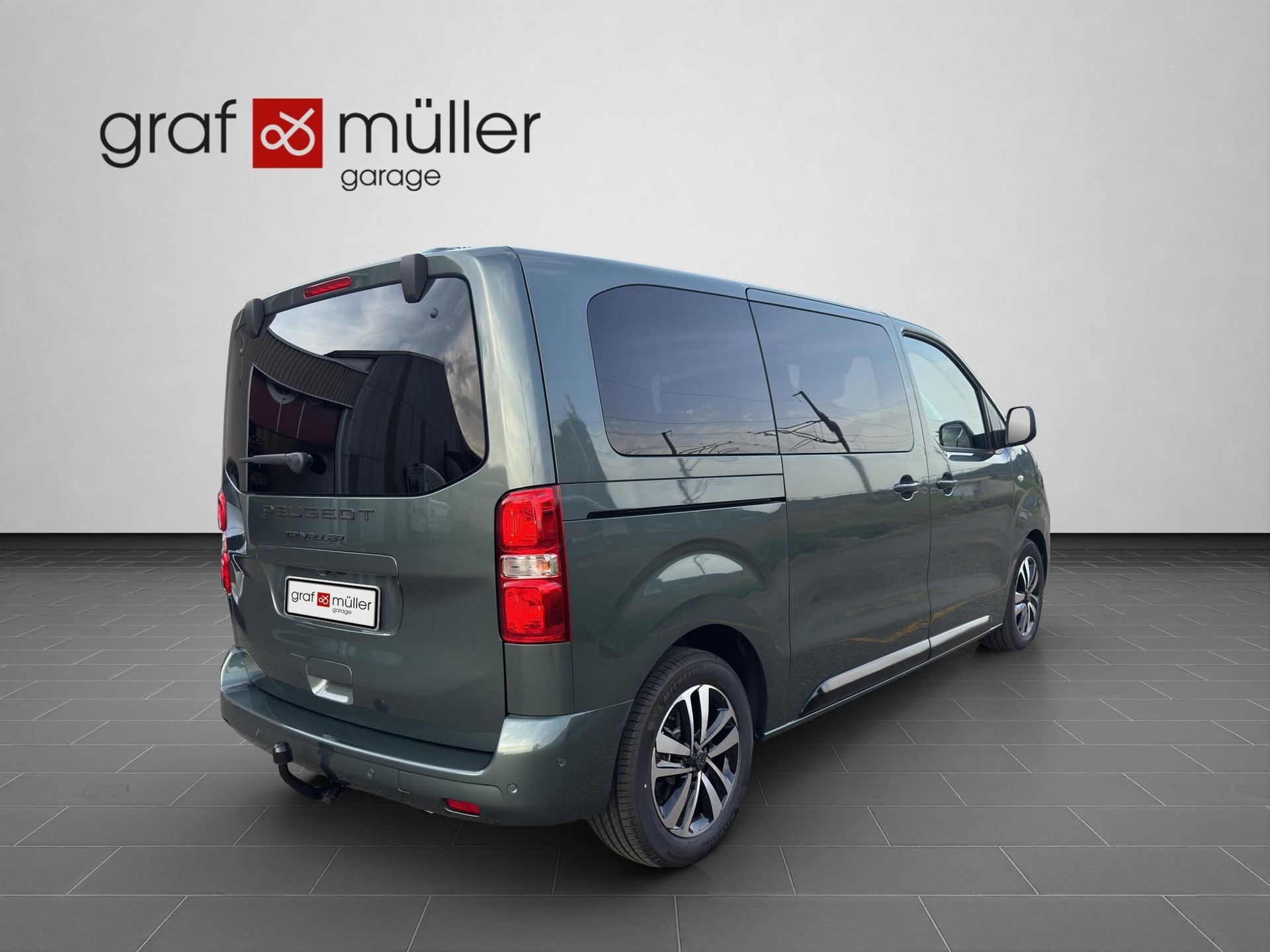 PEUGEOT Traveller Standard 2.2 BlueHDi 180 Family Edition S/S-image-17