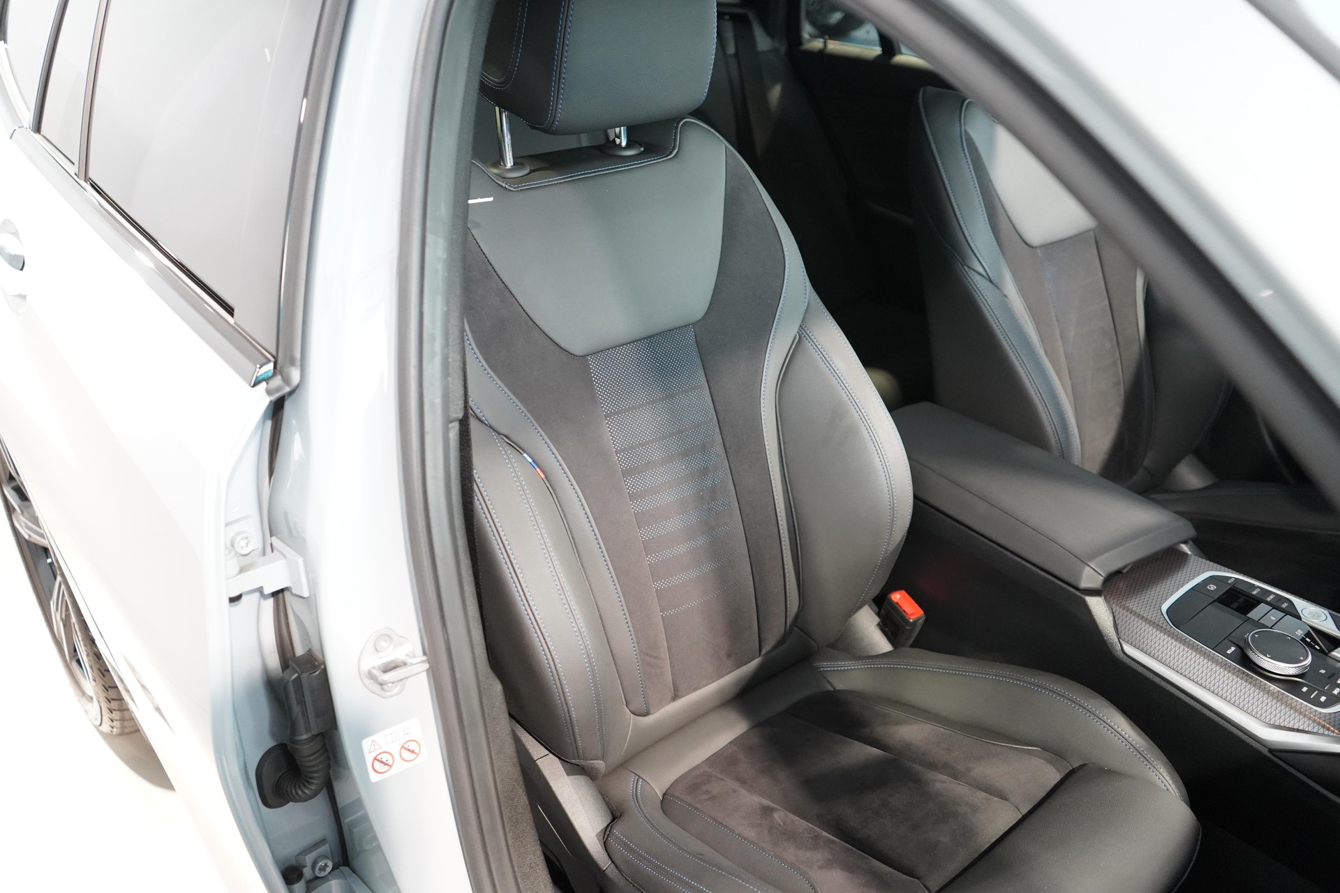 BMW 318i Touring-image-6
