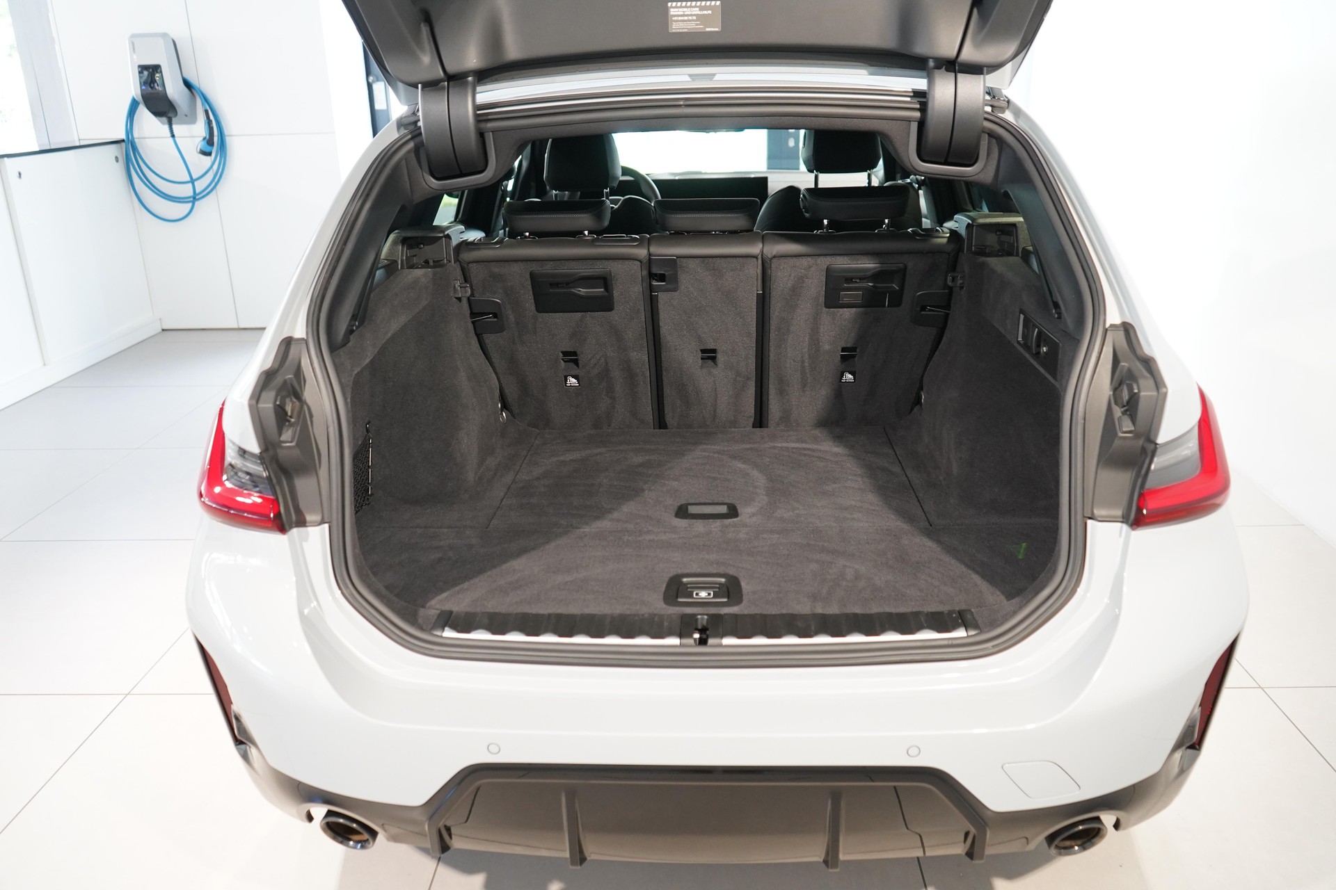 BMW 318i Touring-image-4