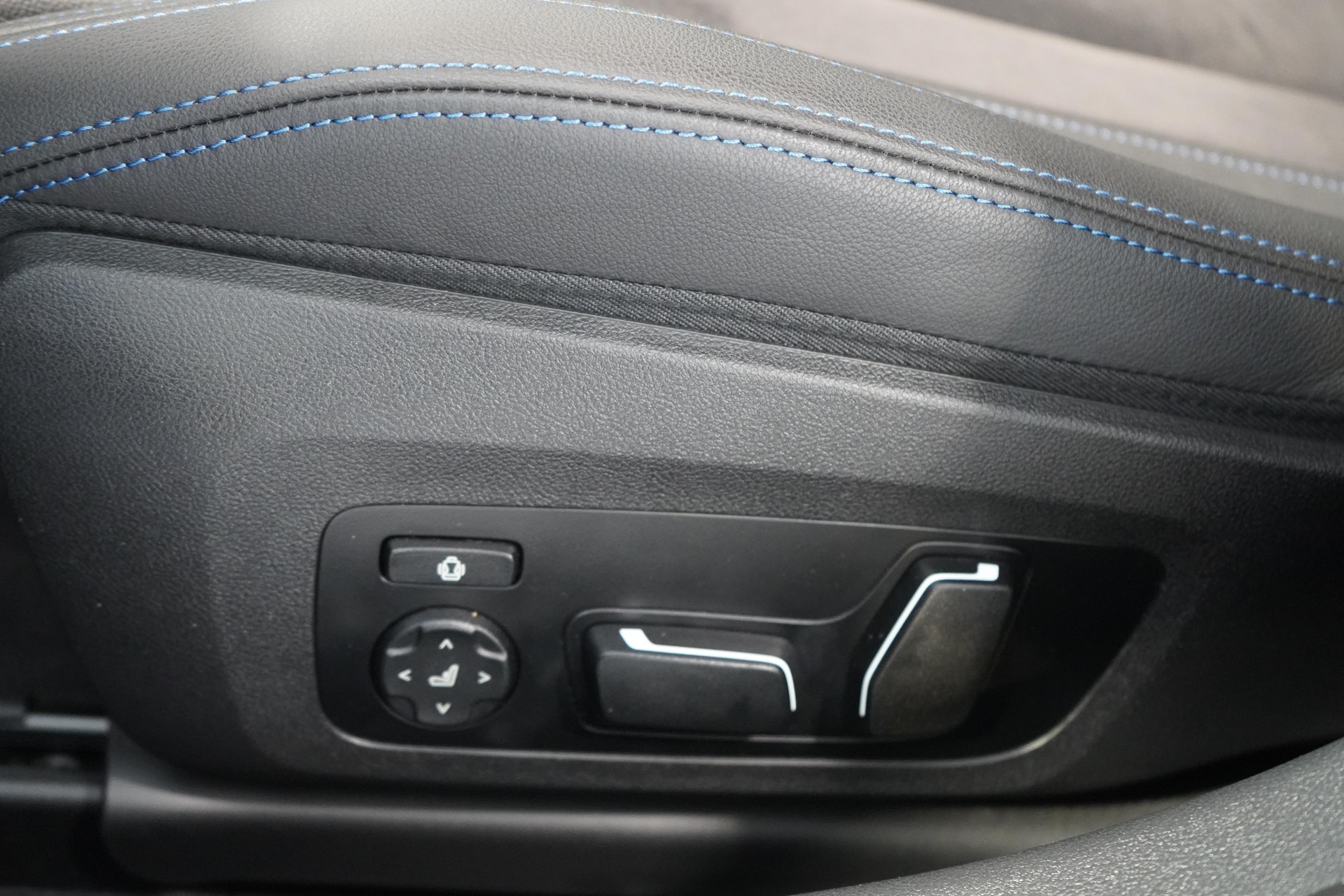 BMW 318i Touring-image-19