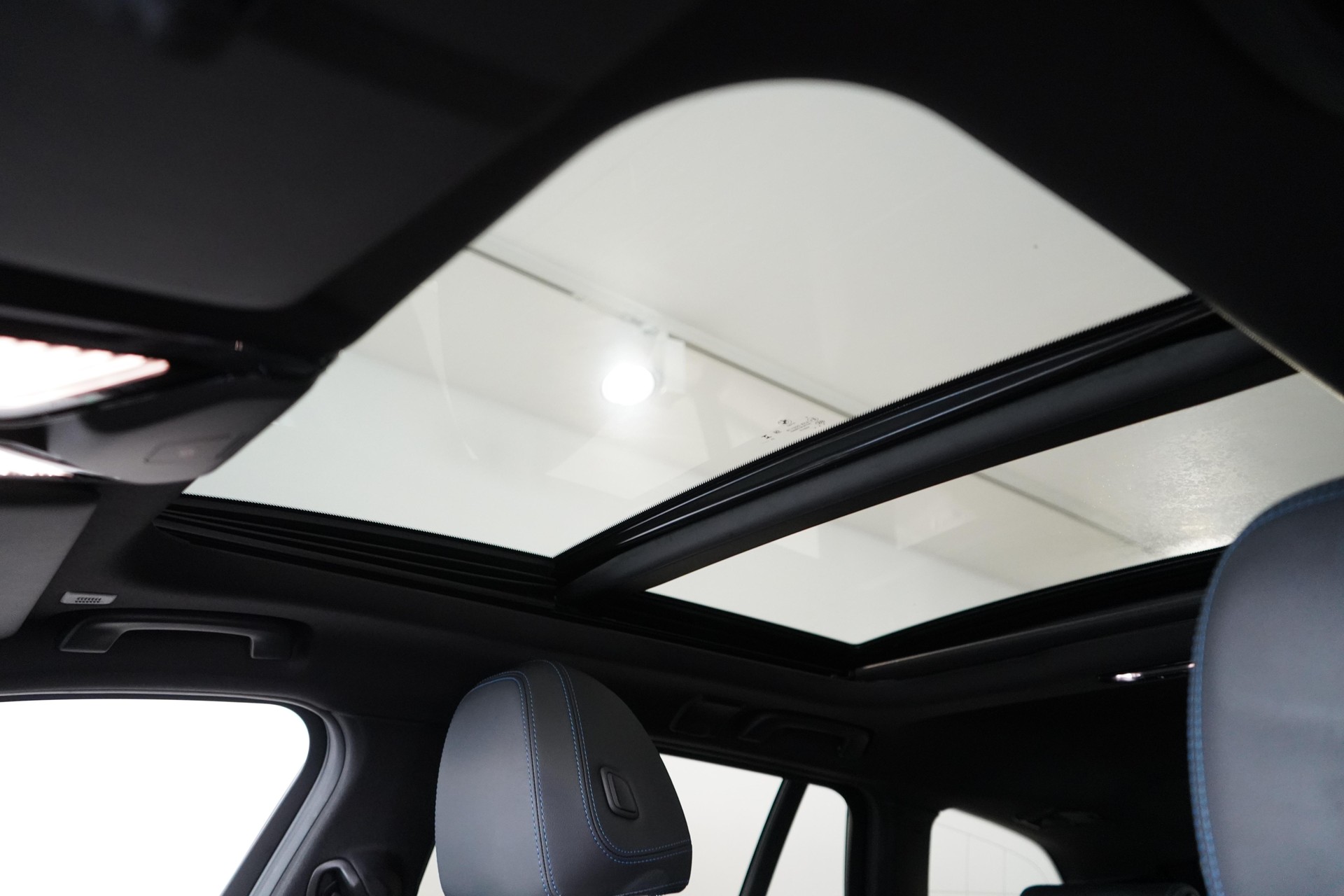 BMW 318i Touring-image-17