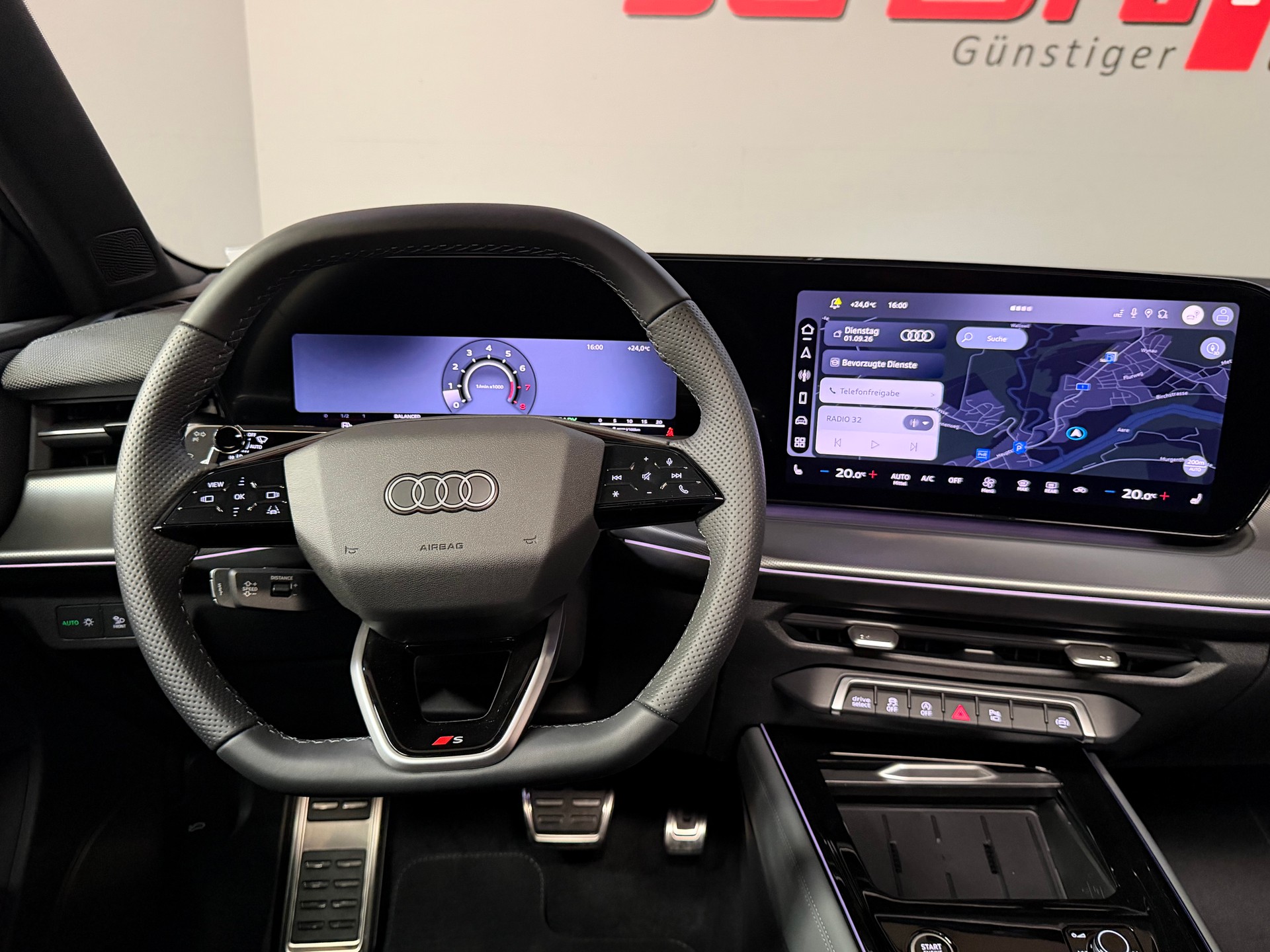 AUDI Q3 SUV TFSI quattro 195 kW S tronic S Line-image-17