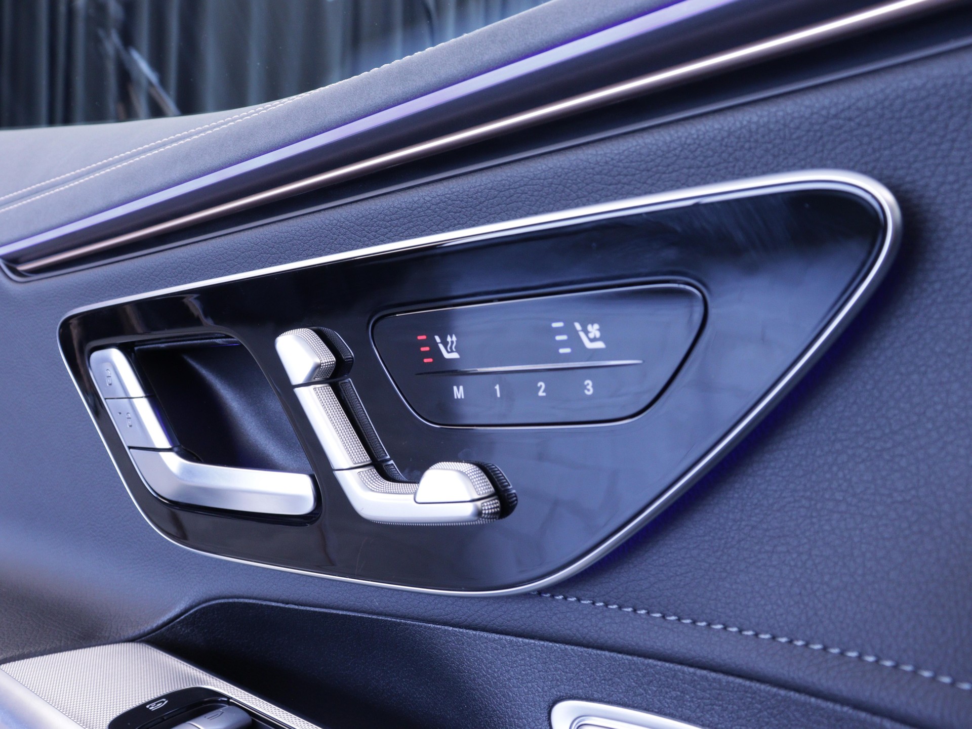 MERCEDES-BENZ EQE 350+ Electric Art Line-image-9