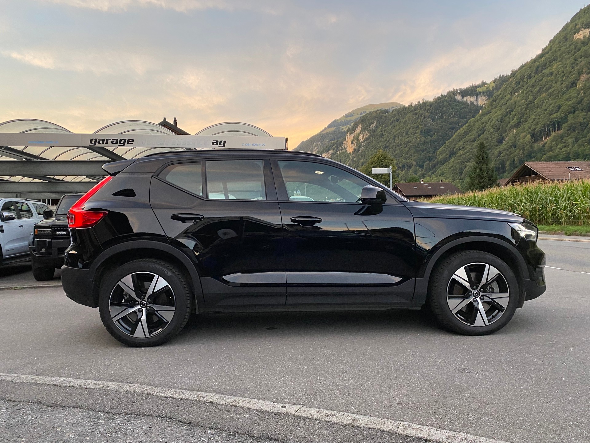 VOLVO XC40 P8 AWD Pure Electric R-Design-image-14