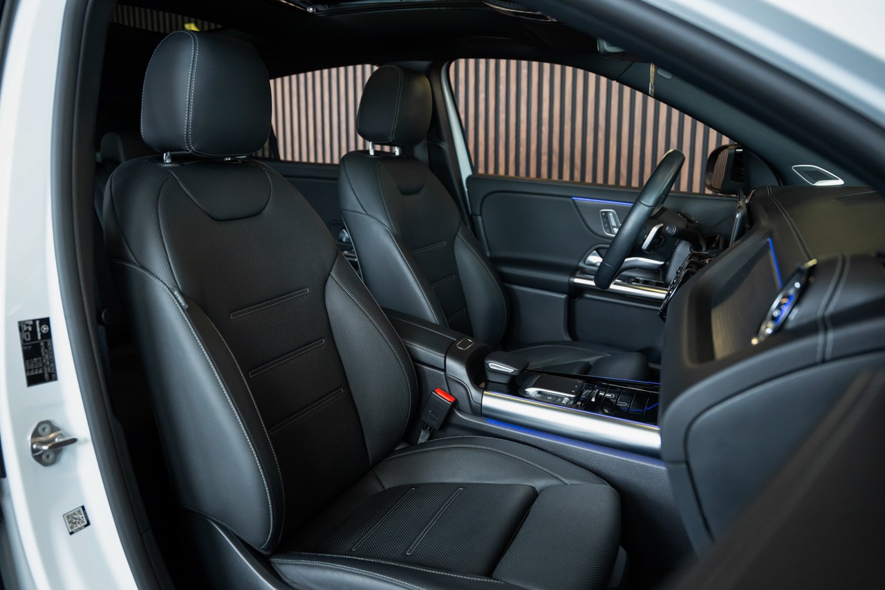 MERCEDES-BENZ GLA 250 AMG Line 8G-DCT-image-15
