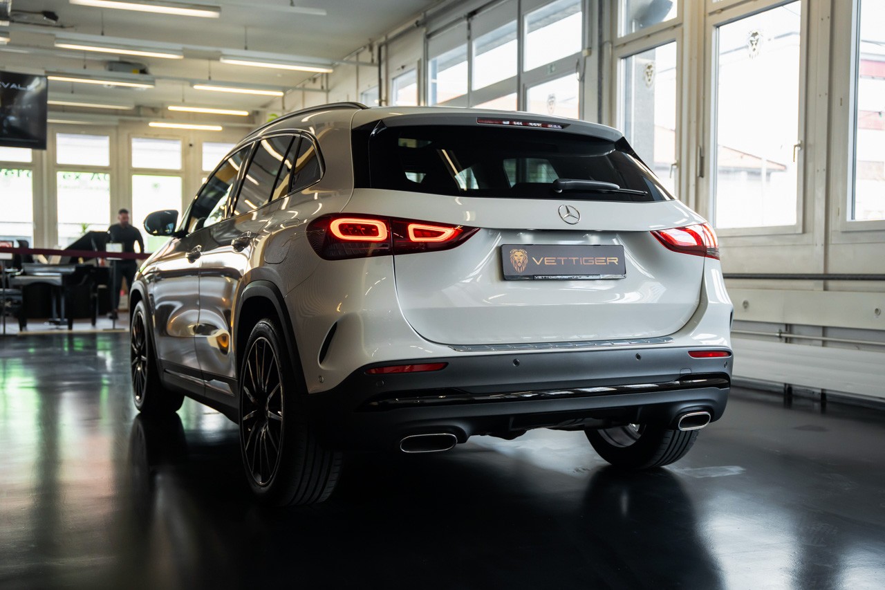 MERCEDES-BENZ GLA 250 AMG Line 8G-DCT-showroom-element-3