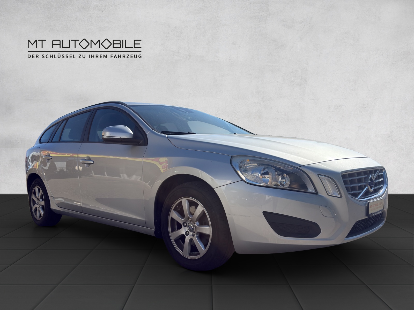 VOLVO V60 T4 Kinetic-showroom-element-1