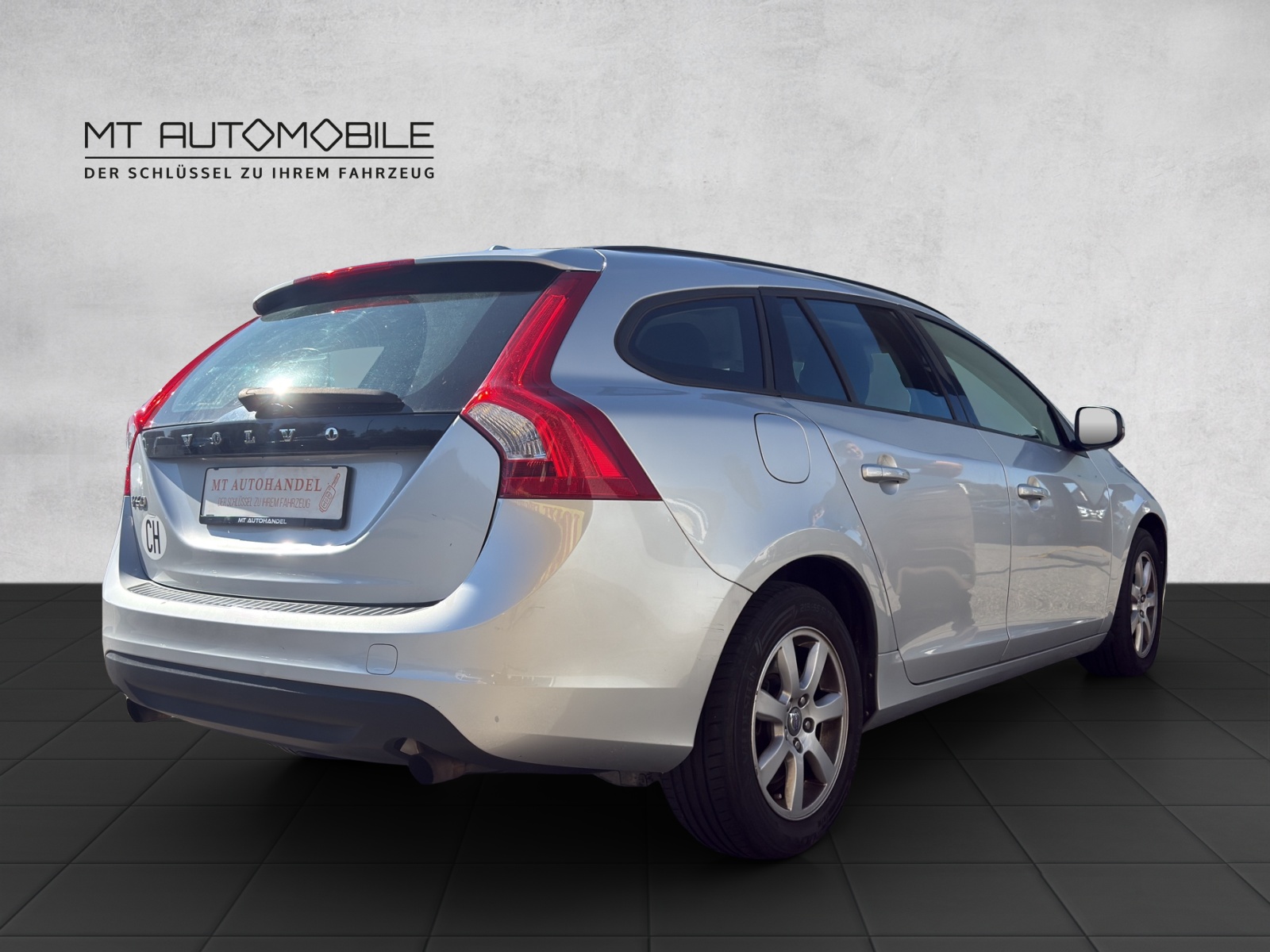 VOLVO V60 T4 Kinetic-showroom-element-3
