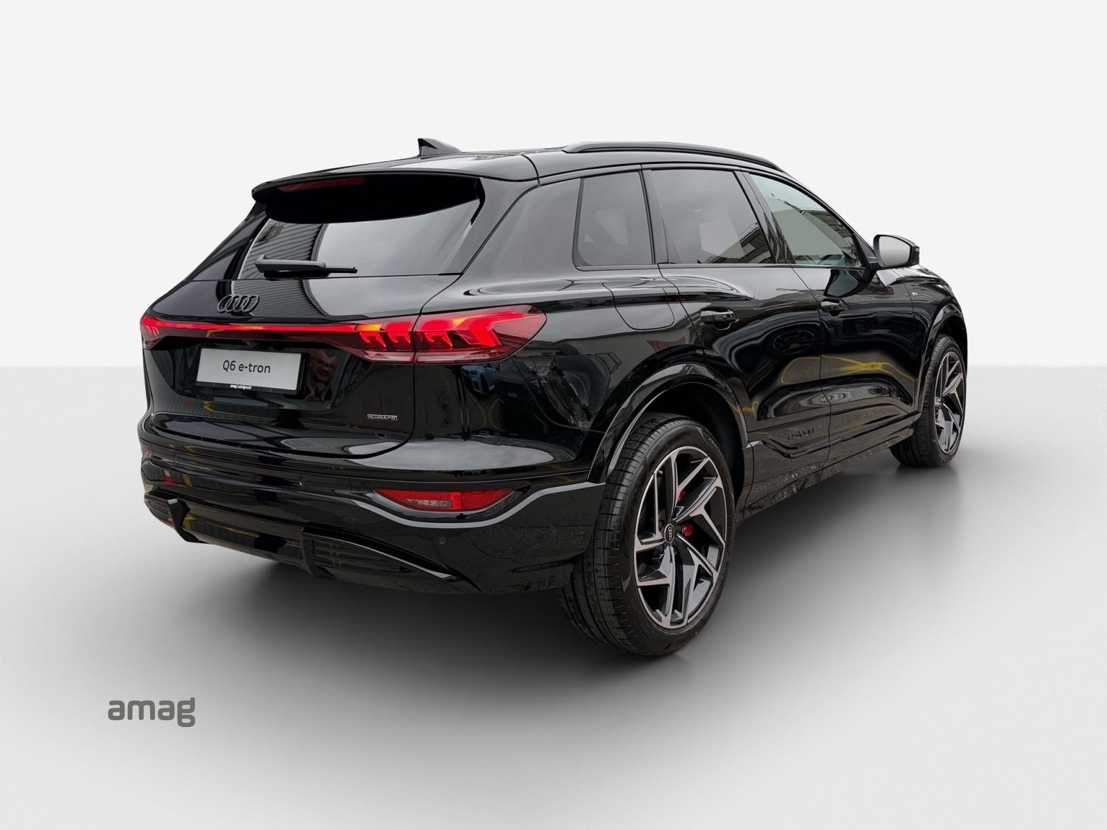AUDI Q6 e-tron quattro-image-4
