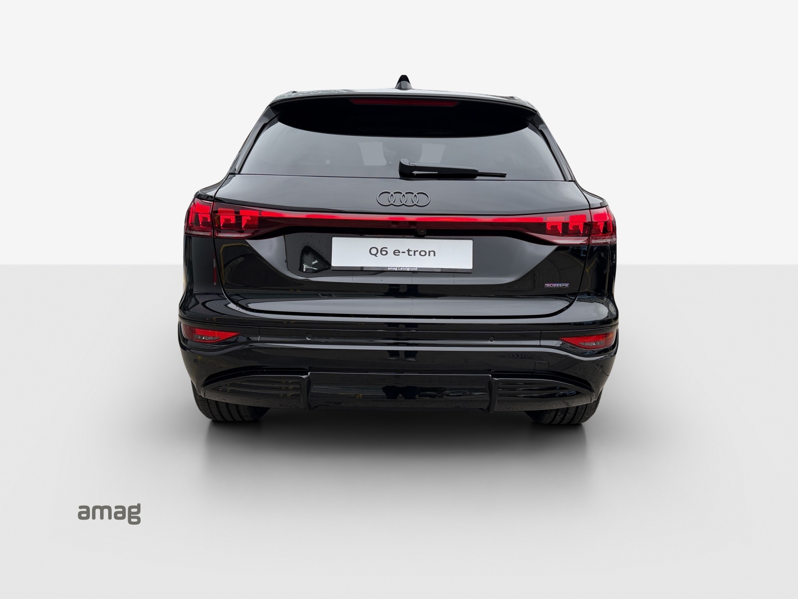 AUDI Q6 e-tron quattro-showroom-element-3