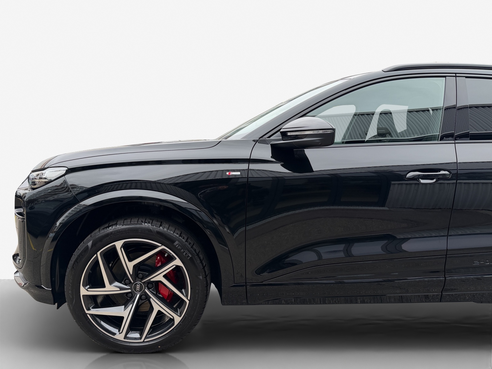 AUDI Q6 e-tron quattro-image-14