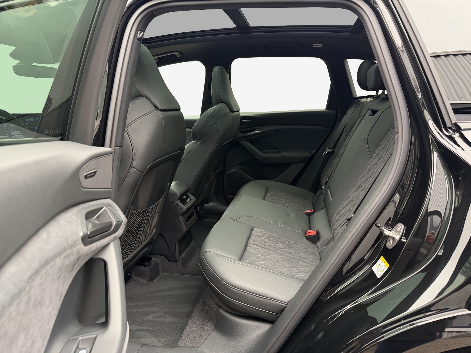 AUDI Q6 e-tron quattro-image-11