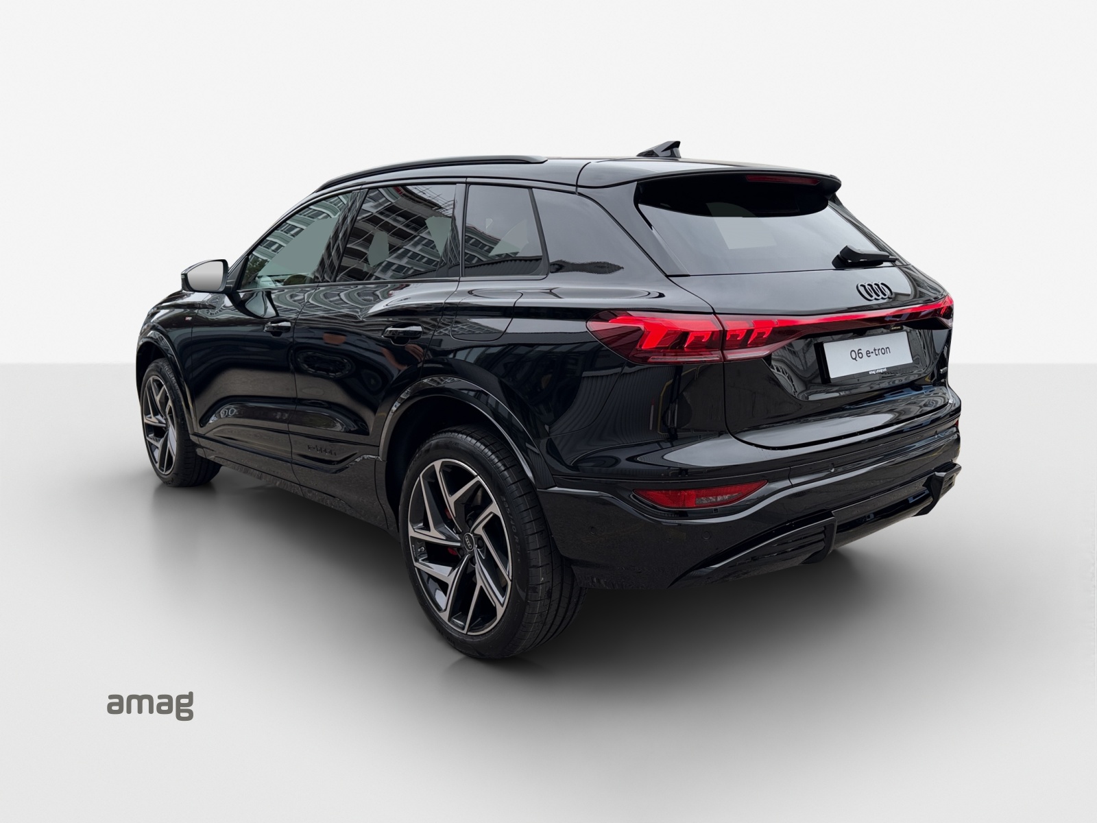 AUDI Q6 e-tron quattro-showroom-element-2