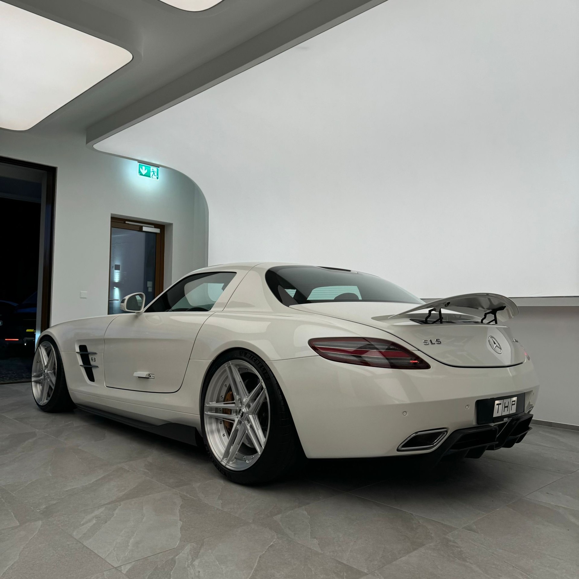 MERCEDES-BENZ SLS 63 AMG Speedshift RennTech-image-6