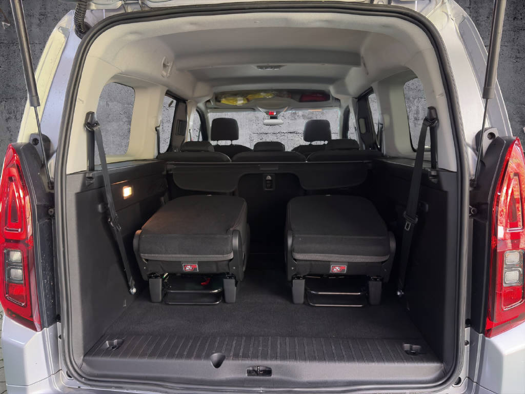 OPEL Combo Life 1.5 D Ultimate S/S 7 places-image-8