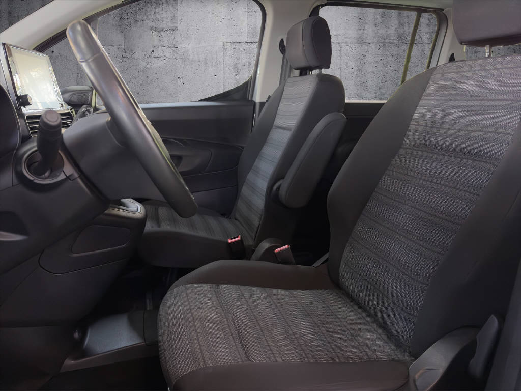 OPEL Combo Life 1.5 D Ultimate S/S 7 places-image-6