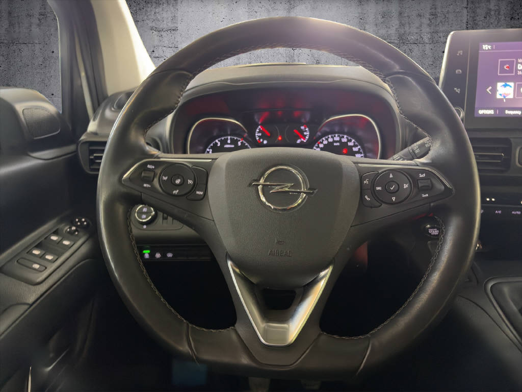 OPEL Combo Life 1.5 D Ultimate S/S 7 places-image-9
