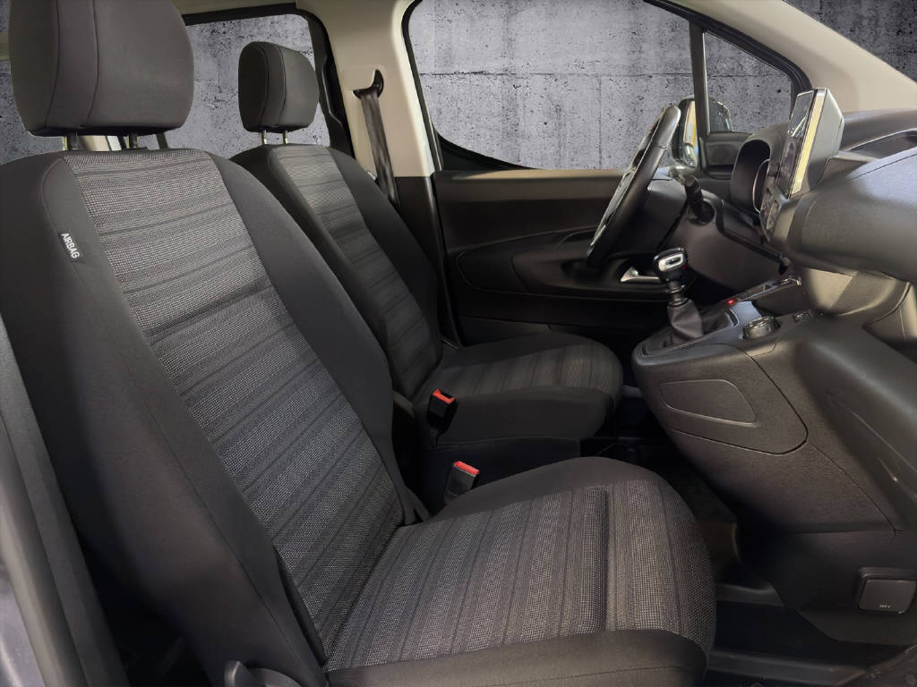 OPEL Combo Life 1.5 D Ultimate S/S 7 places-image-12