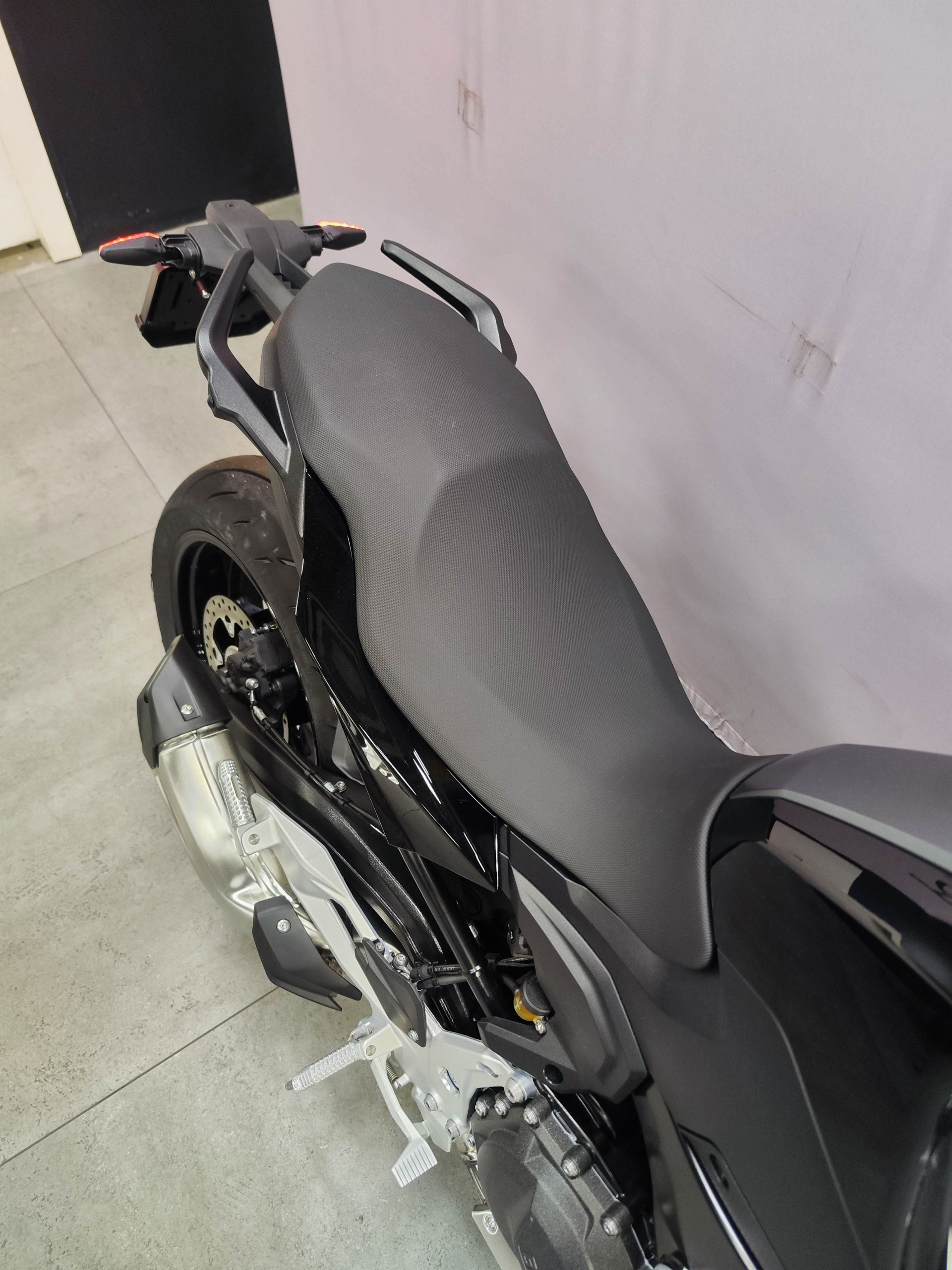 BMW F 900 R ***77 kW*** Leasing 3.9% ***-image-5