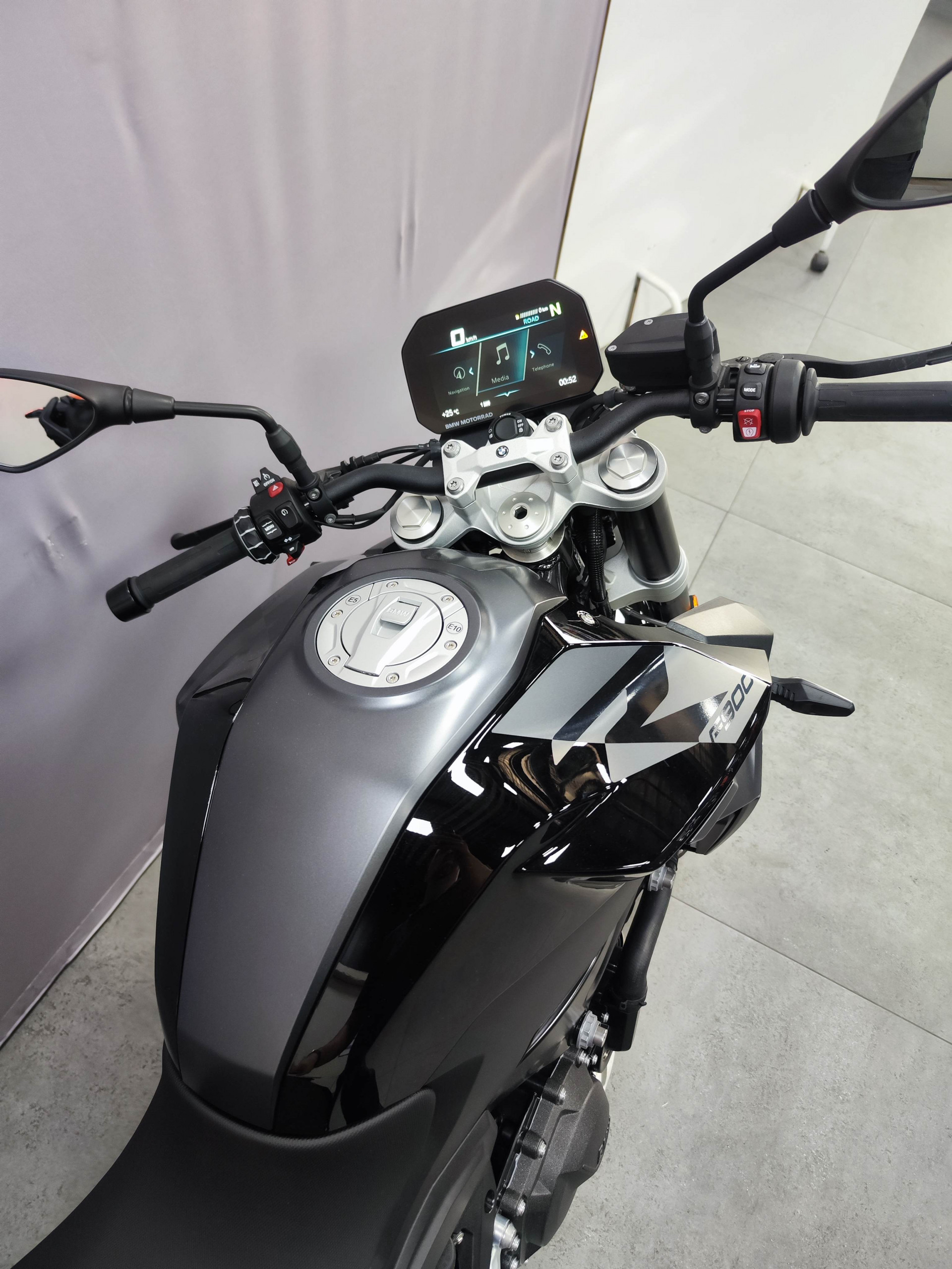 BMW F 900 R ***77 kW*** Leasing 3.9% ***-image-4