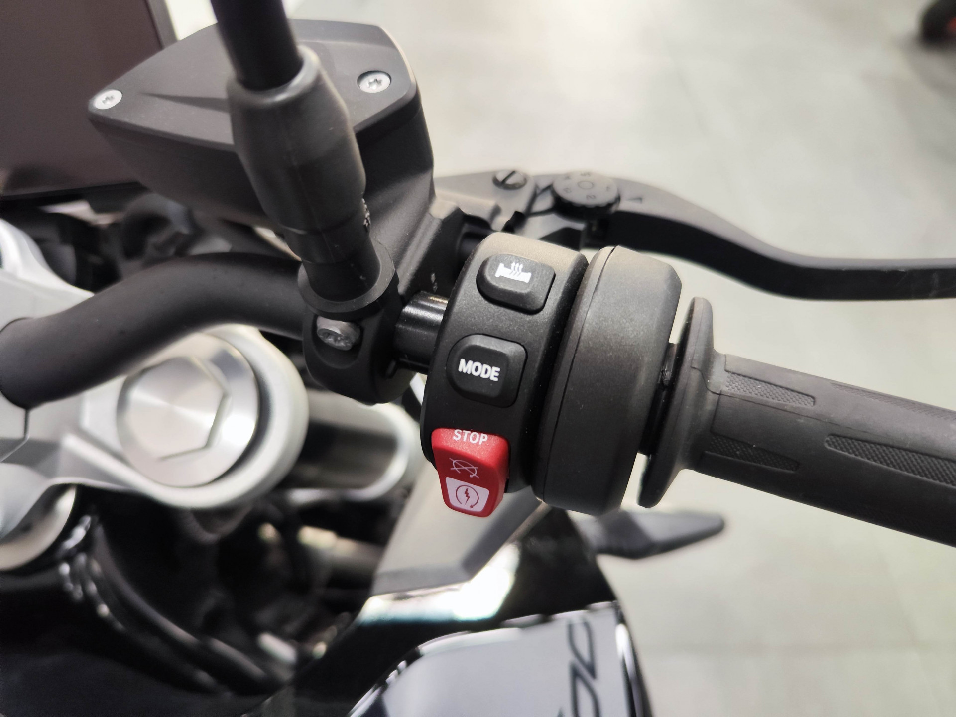 BMW F 900 R ***77 kW*** Leasing 3.9% ***-image-6