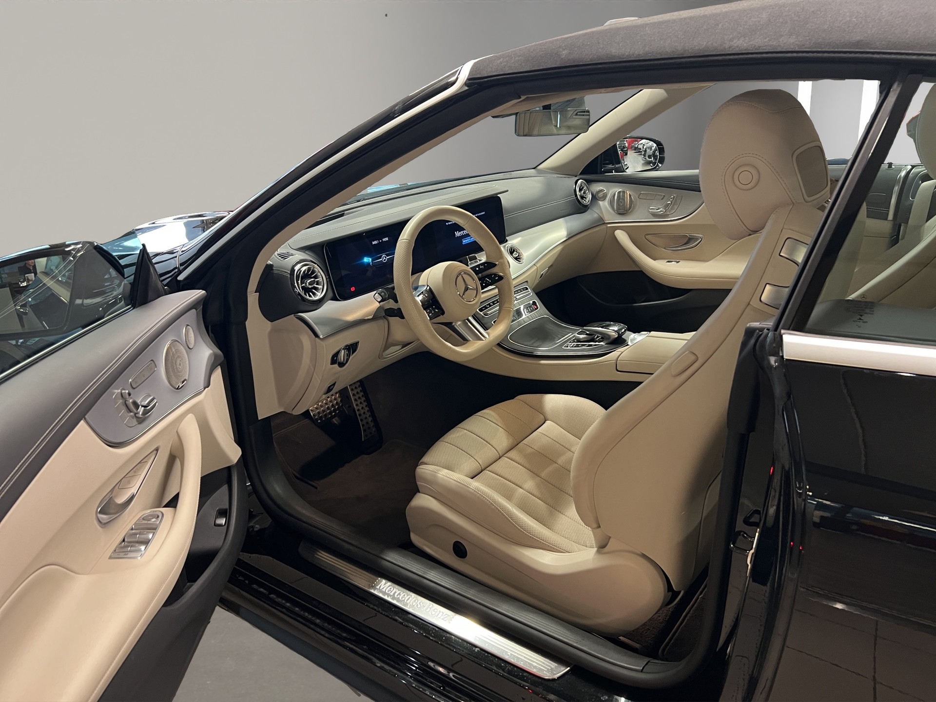 MERCEDES-BENZ E 200 Cabriolet 4Matic AMG Line 9G-Tronic LEASING à partir de CHF 595.-/mois-image-6
