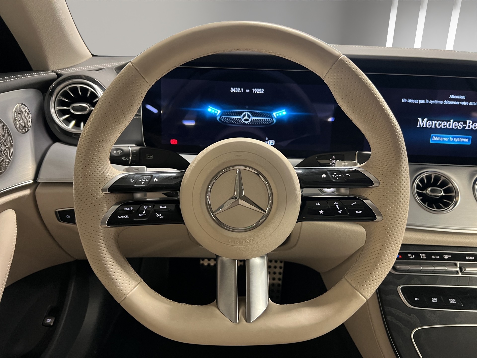 MERCEDES-BENZ E 200 Cabriolet 4Matic AMG Line 9G-Tronic LEASING à partir de CHF 595.-/mois-image-8