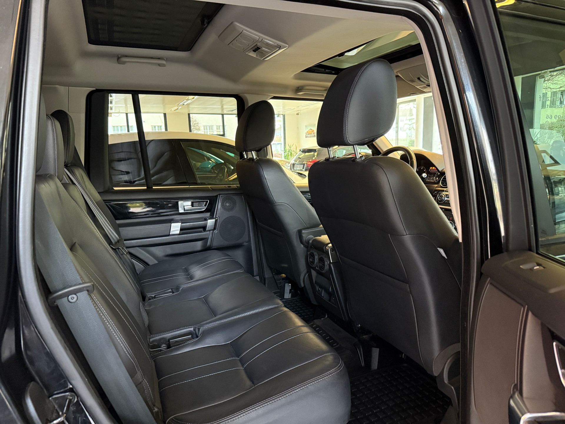 LAND ROVER Discovery 3.0 TDV6 !!!7Plätze!!! 210 Graphite-image-11