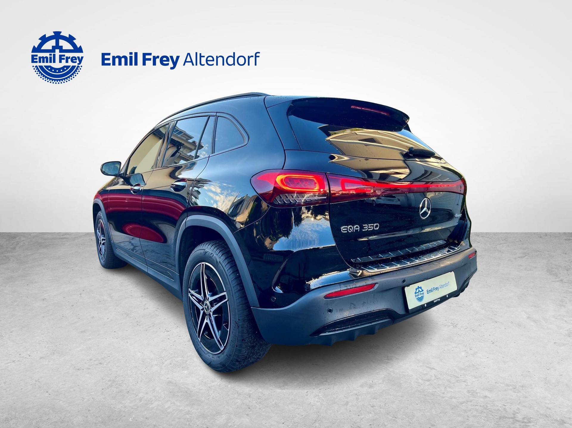 MERCEDES-BENZ EQA 350 4MATIC AMG Line-showroom-element-3