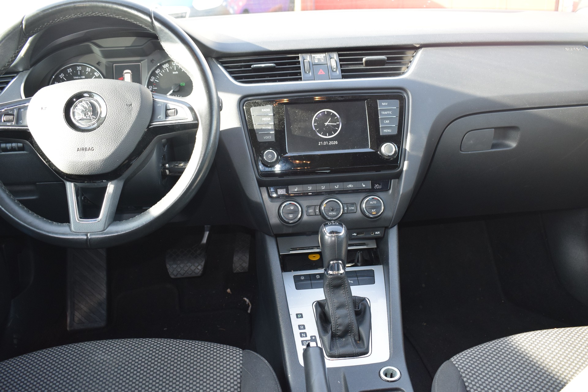 SKODA Octavia Combi 1.6 TDI Ambition DSG-image-4