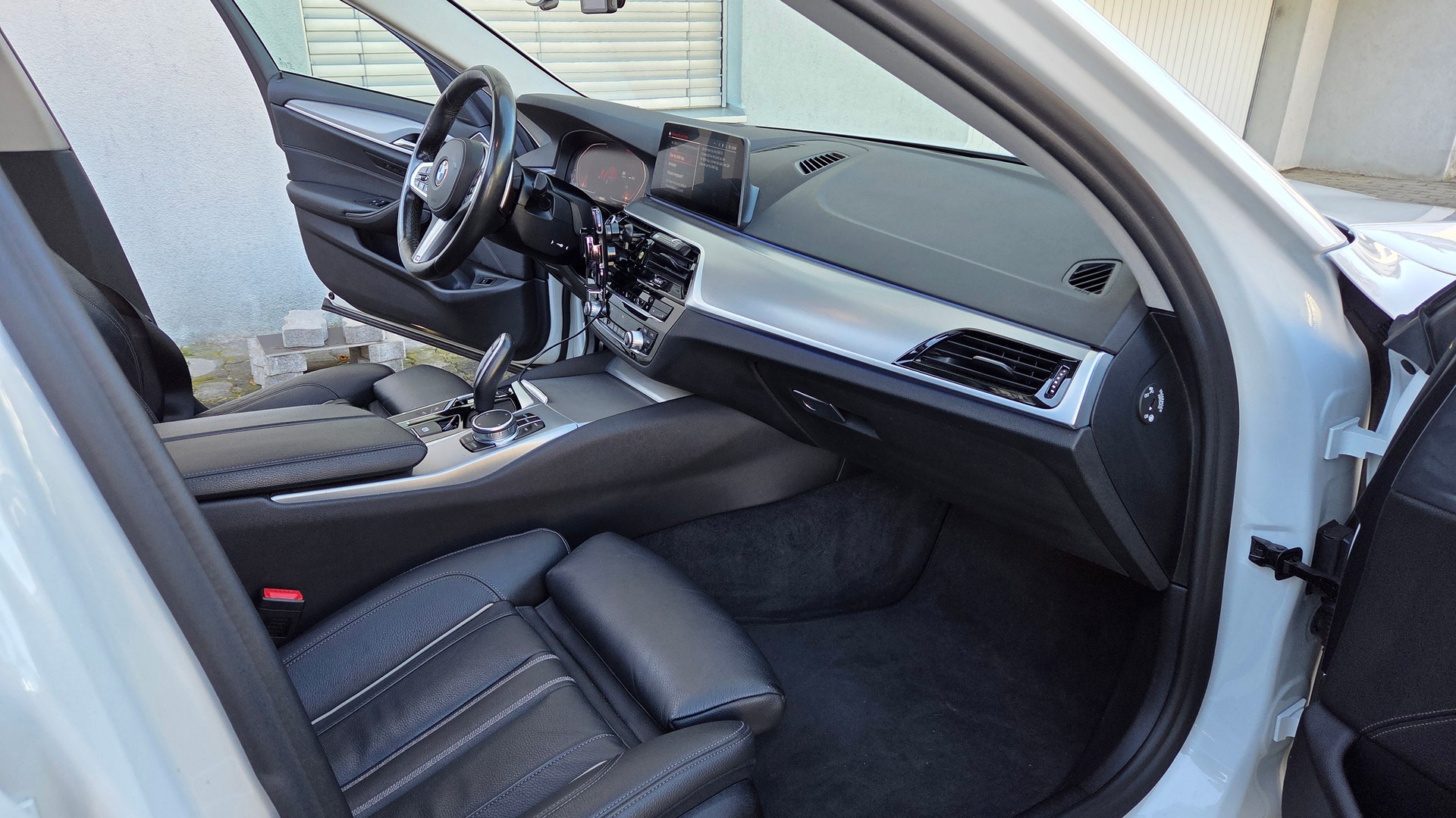 BMW 520d xDrive Touring Sport Line Steptronic-image-4