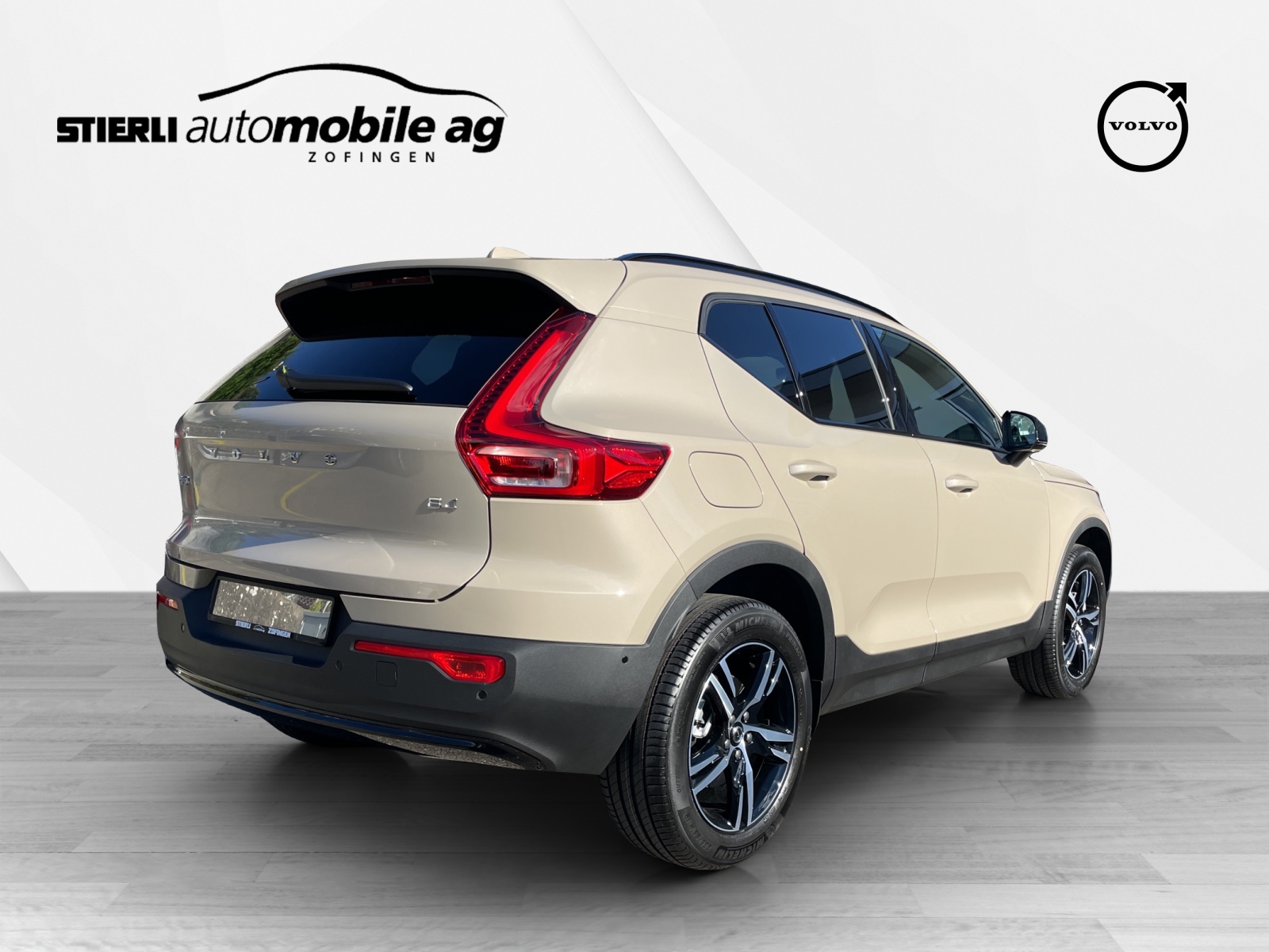 VOLVO XC40 2.0 B4 MH Plus Dark-image-4