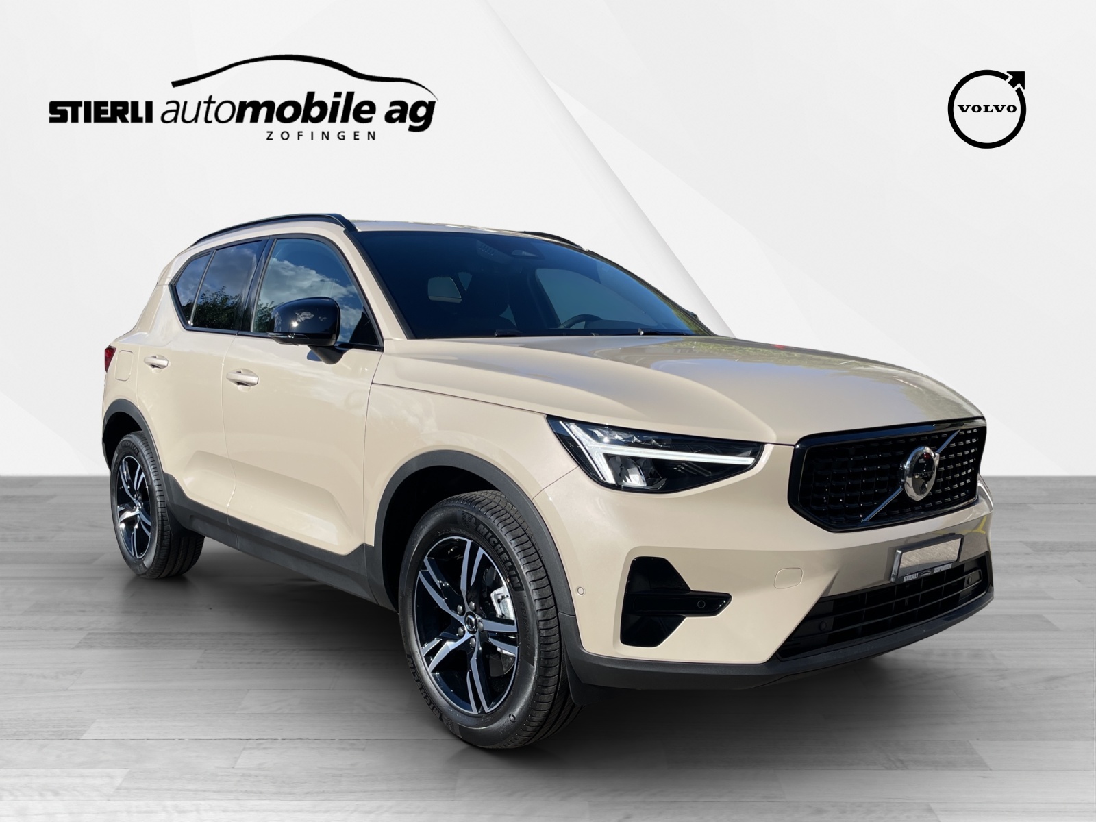 VOLVO XC40 2.0 B4 MH Plus Dark-showroom-element-2