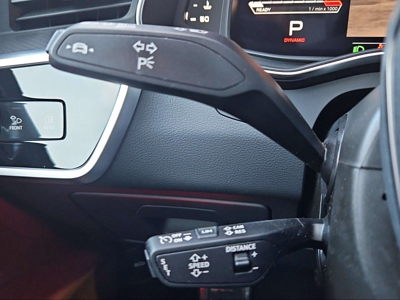 AUDI RS7 Sportback MHEV Performance Mythosschwarz Metallic-image-18