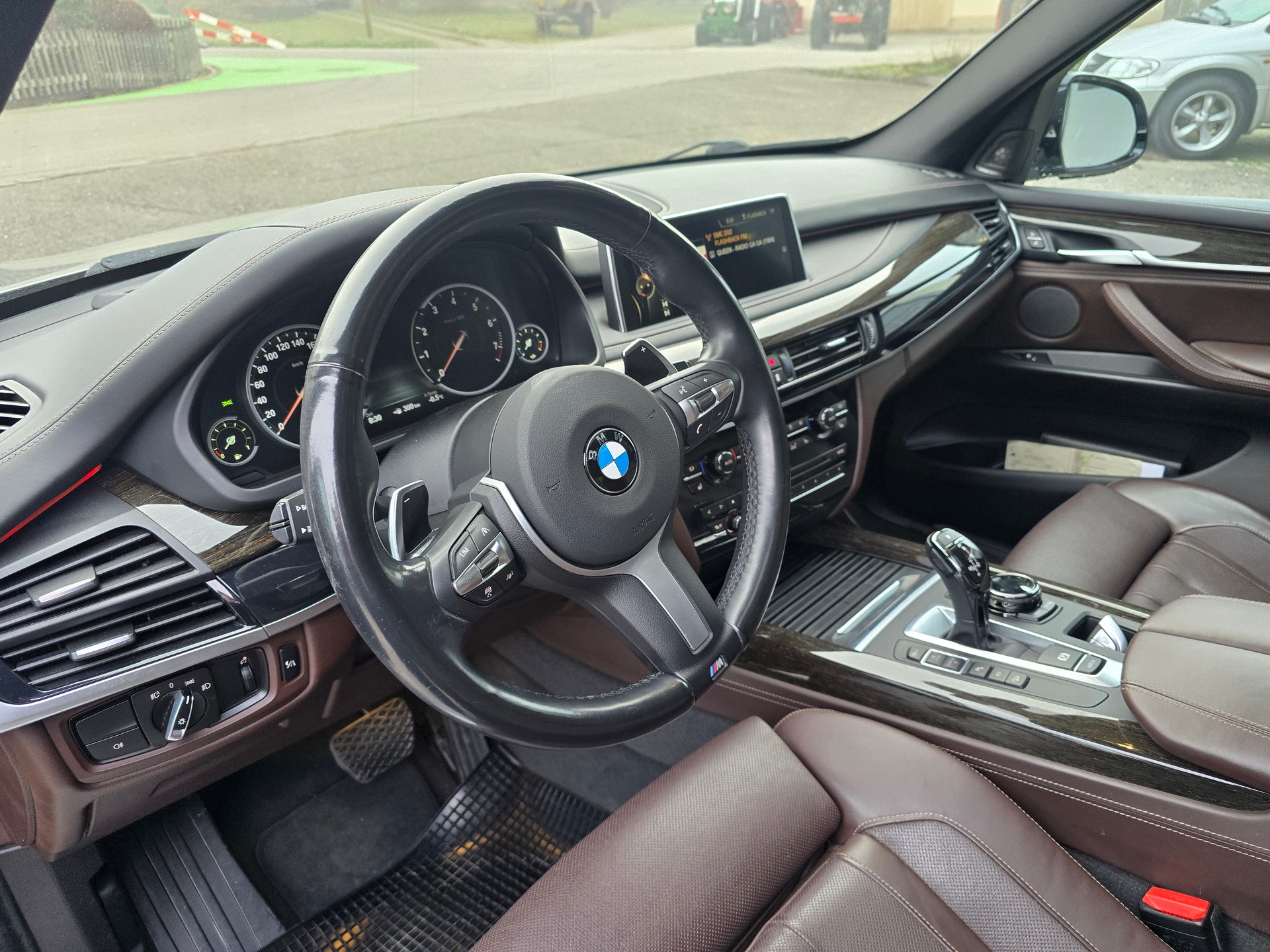 BMW X5 xDrive 50i Steptronic-image-7